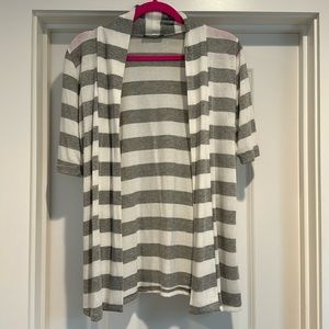 Grey and white stripe cardigan with 1/3 sleeves.